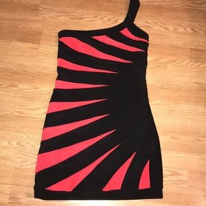 BEAUTIFUL one shoulder dress !!